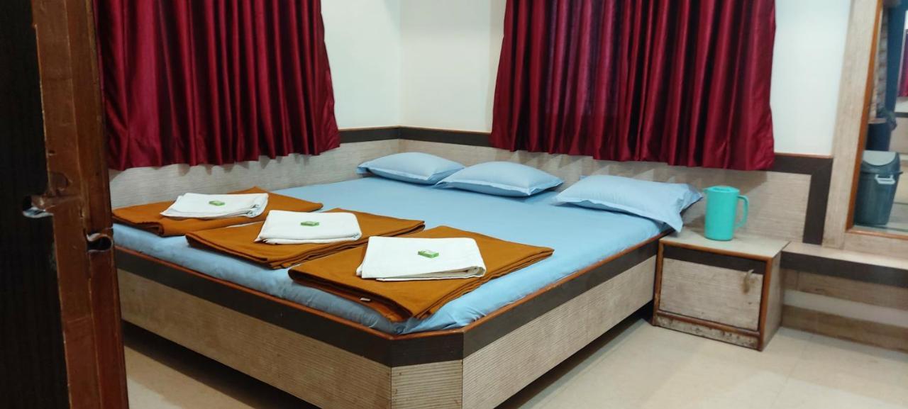 Sai Raghunandan Guest House Shirdi Exterior foto